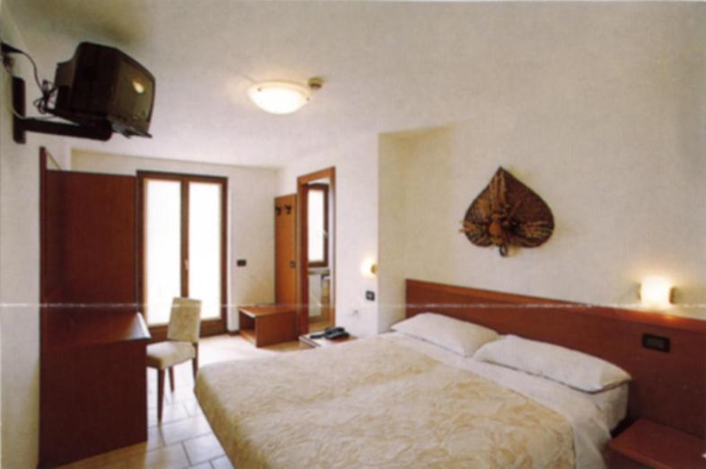 Hotel Scandola Bosco Chiesanuova Ruang foto