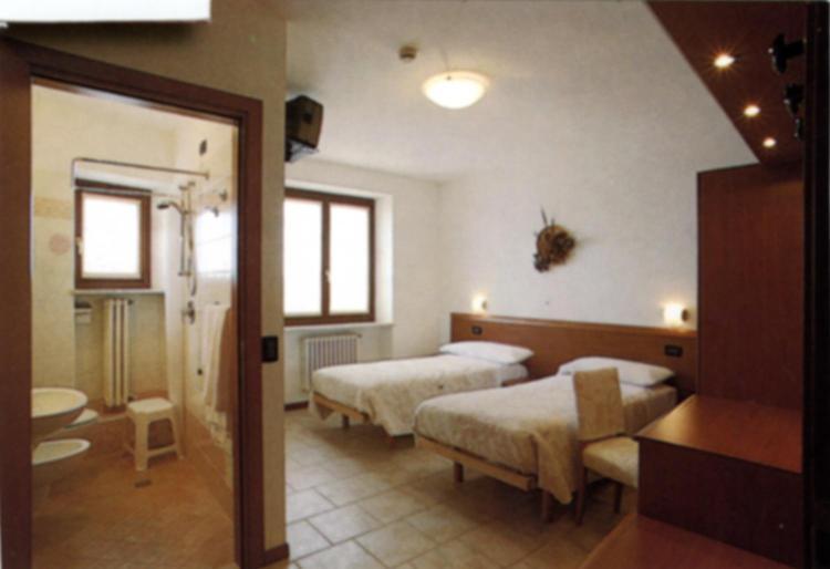 Hotel Scandola Bosco Chiesanuova Ruang foto