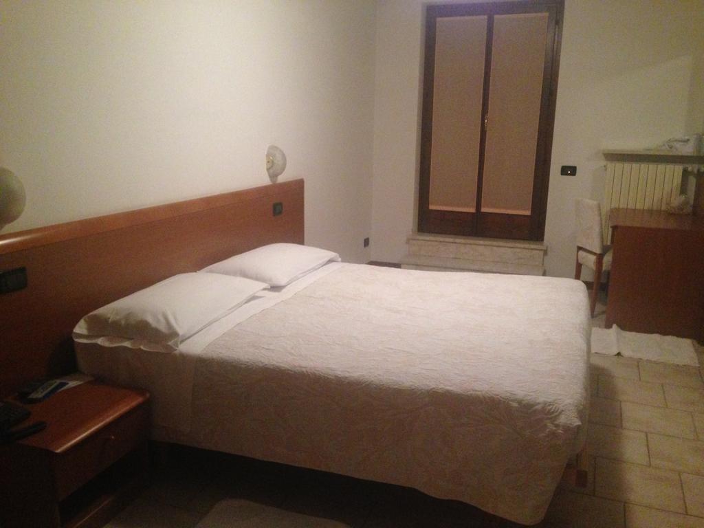 Hotel Scandola Bosco Chiesanuova Bagian luar foto